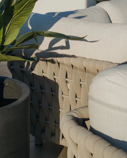 Hug 3‑istuttava sohva – Couture Jardin | Modulaarinen premium‑ulkosohva - KalusteDuo_Huonekaluliike_3 istuttava sohva